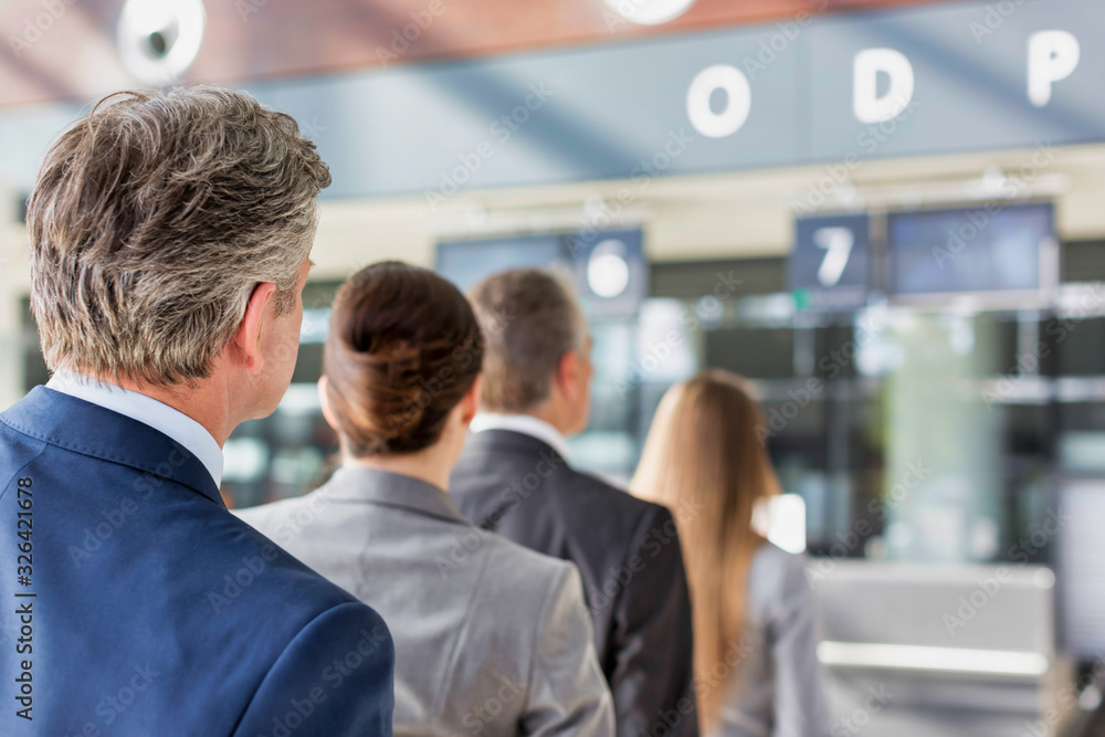 Obraz premium Business people queueing for check in at airport