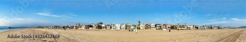 scenic beach houses at the promenade of Manhattan beach, USA near Los Angeles © travelview