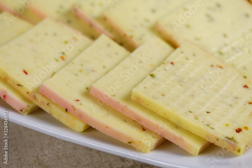 fromage à raclette dans une assiette