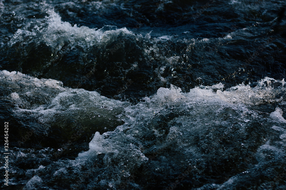 Fototapeta premium waves crashing on rocks