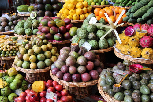 Fototapeta Naklejka Na Ścianę i Meble -  Obstkörbe auf dem Markt
