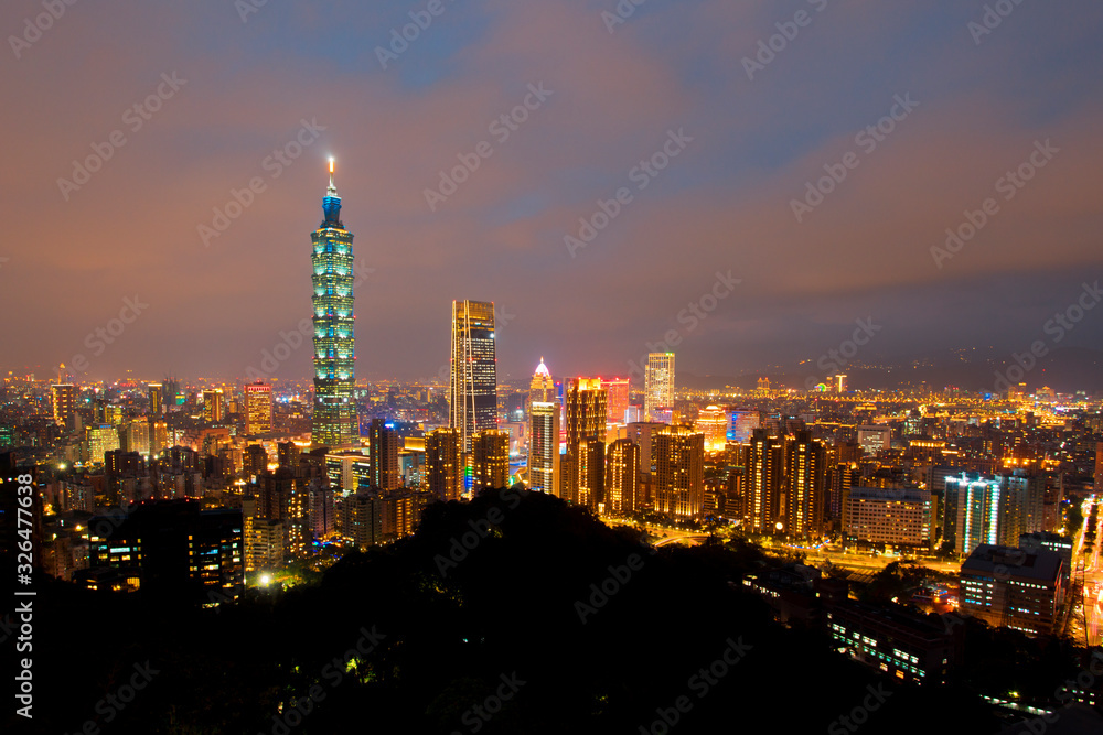 Fototapeta premium Taipei Taiwan at night panorama