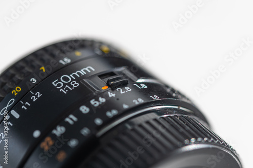 Detailed pictures of two old focal lengths for digital SLR cameras