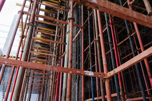 a grid of metal rods, the frame of the building