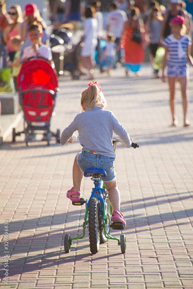 Obraz premium funny girl and bicycle