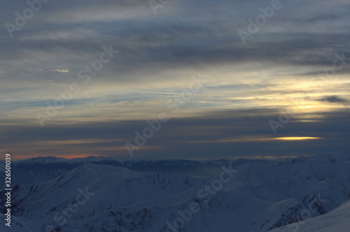kolorowy zachód słońca na Tatrami © Tomek