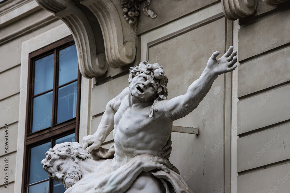Obraz premium Sculpture of Hercules fighting Anteo at the Hofburg in Vienna, Austria.