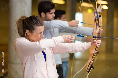 Obraz na płótnie portrait of people during archery cours