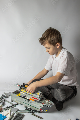 Wallpaper Mural The boy collects from the details of the constructor ship Torontodigital.ca