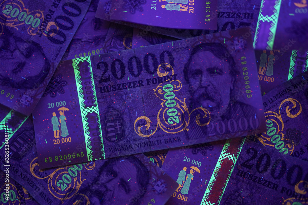 Check The Authenticity Of Money 20000 Hungarian Forint Banknote In UV 