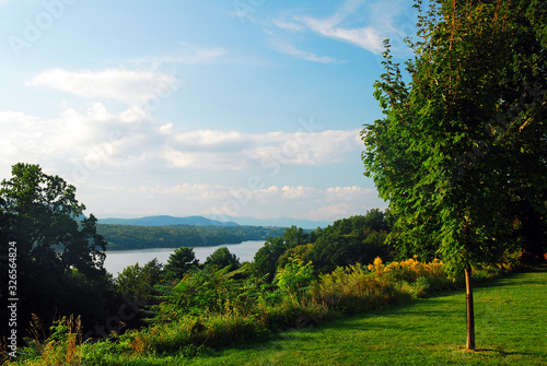 Tablou canvas A view of the Hudson River and Valley from Hyde Park, New York