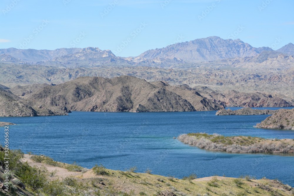 Fototapeta premium Beautiful view of Lake Mohave on the Arizona Nevada border, in the Lake Mead National Recreation Area. Mohave County, Arizona USA