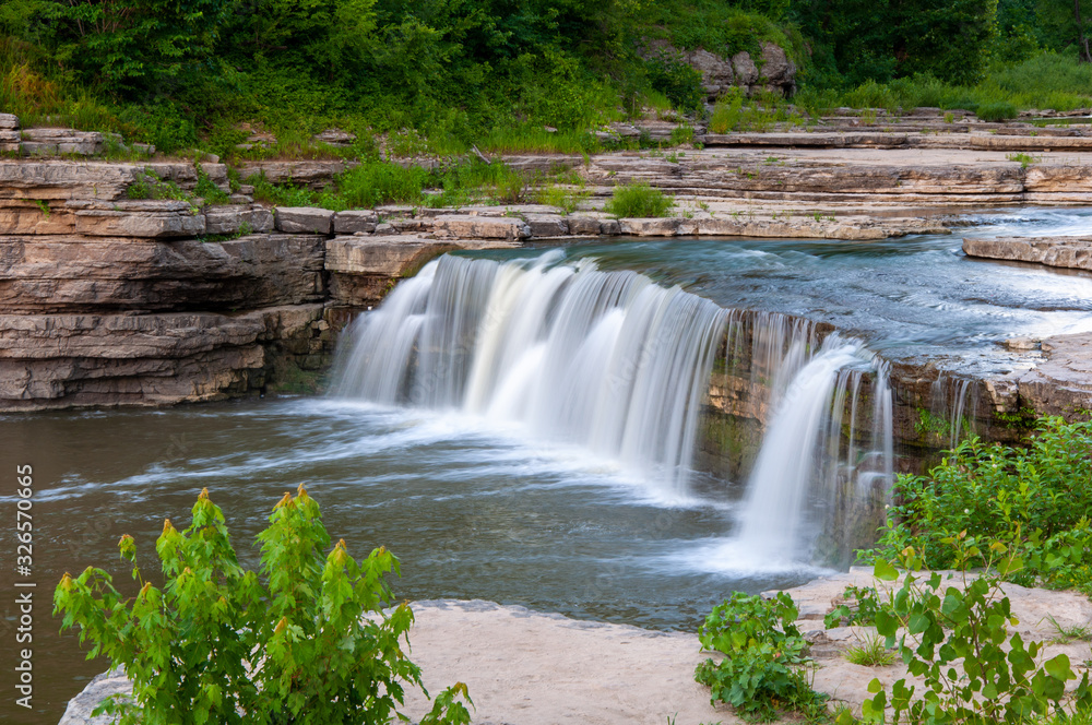 Obraz premium Waterfall in Indiana - Jennings Township, IN - Lower Cataract Falls