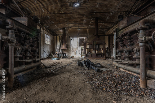 halle mit rohren in einer giesserei photo