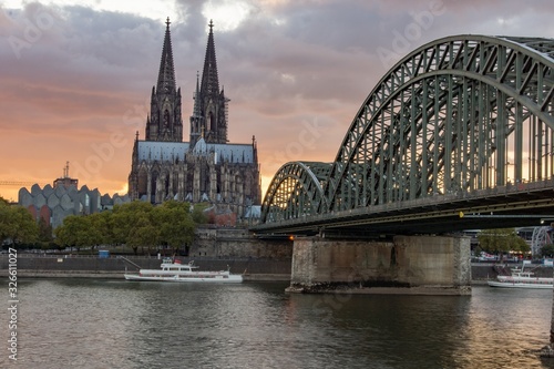 Kölner Dom im Abdenrot photo