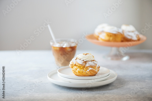 Fototapeta Custard cakes with cream