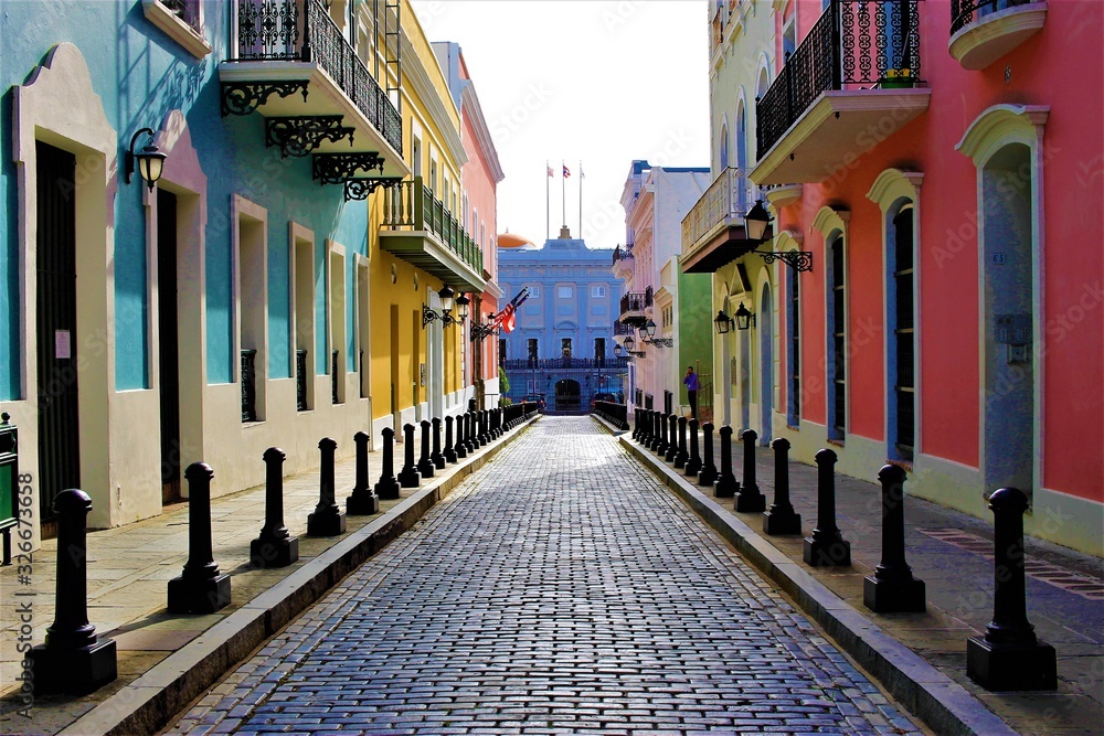 Fototapeta premium Colorful Colonial Street Leading to La Fortaleza in San Juan, Puerto Rico