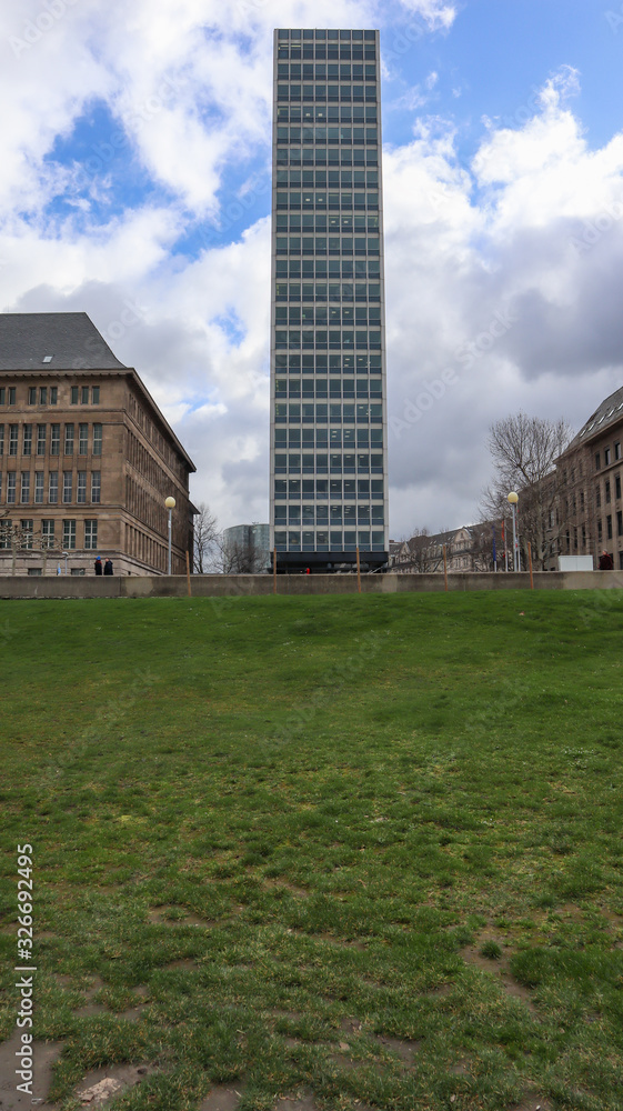 Fototapeta premium building in park