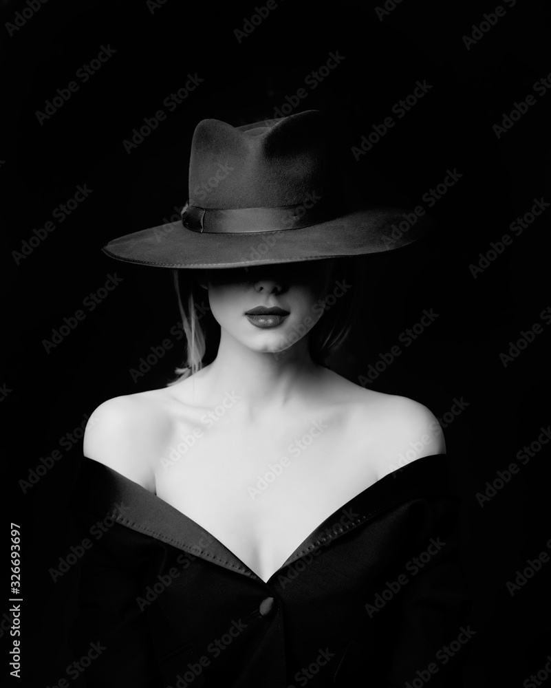 Fototapeta Stylowa kobieta w kapeluszu. Portret czarno-biały kolor stylu