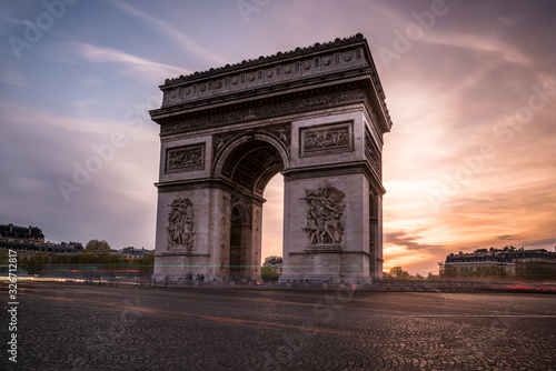 arch of triumph in paris © JorgeIvan