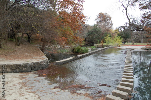 Dia de invierno en un parque de San Antonio photo