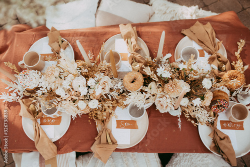 Fotografie boho table scape with donuts
