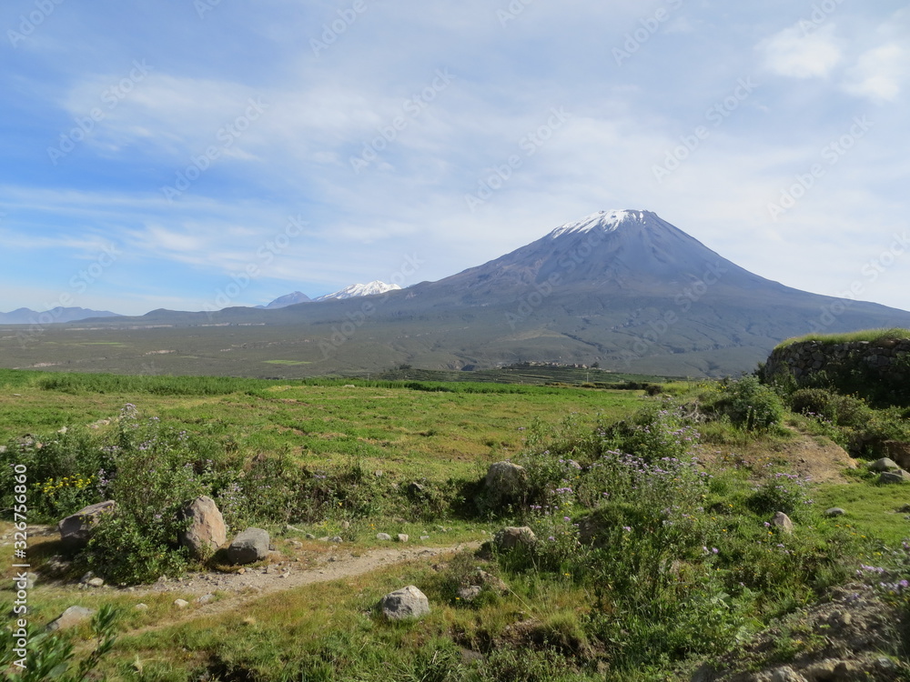 Fototapeta premium Misti - Vista de Chiguata