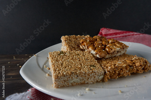 Obraz na płótnie Dulce mexicano amaranto y cacahuate