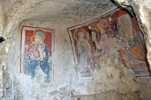 Matera - Chiesa Rupestre Madonna delle Tre  Porte - Affreschi