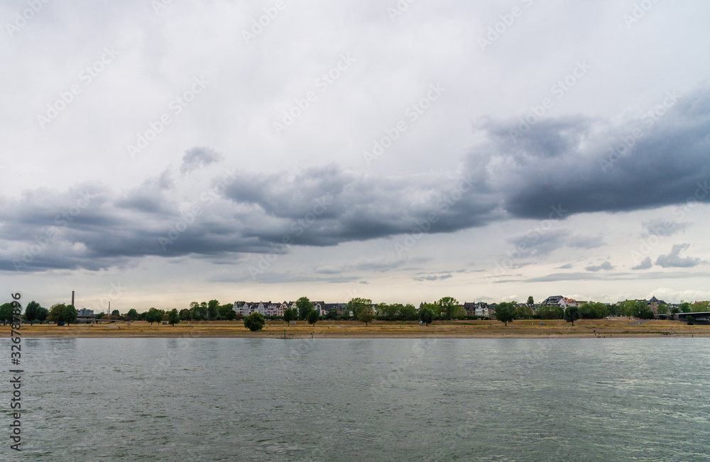 Φωτογραφία View at Oberkassel neighborhood and Rhine river in Dusseldorf, Germany