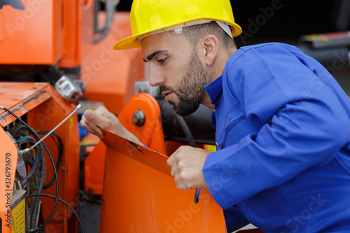 a foremaster inspecting a machinery photo