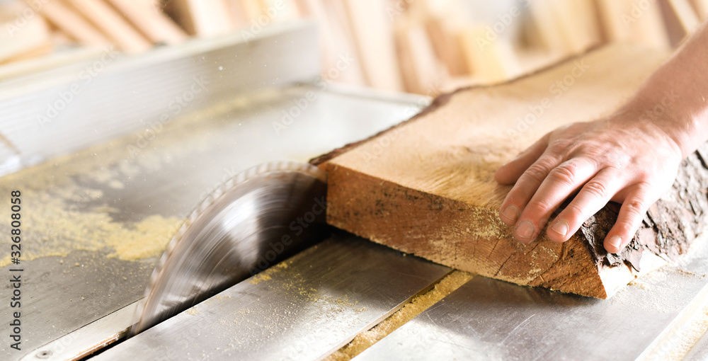Εκτύπωση καμβά Worker hands details of wood cutter machine with a circular saw and wooden board