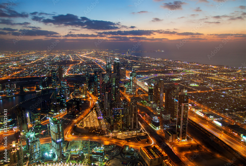Obraz premium Dubaj gród wieżowce panorama noc