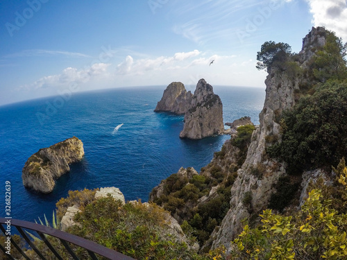 Fototapeta Naklejka Na Ścianę i Meble -  Volando por Capri