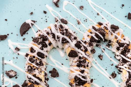 sweet pretzels cookies and cream
