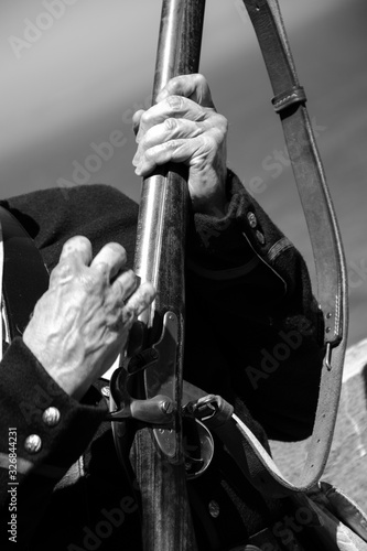 Fotografia Soldier Loading a Musket Rifle Black and White Close Up