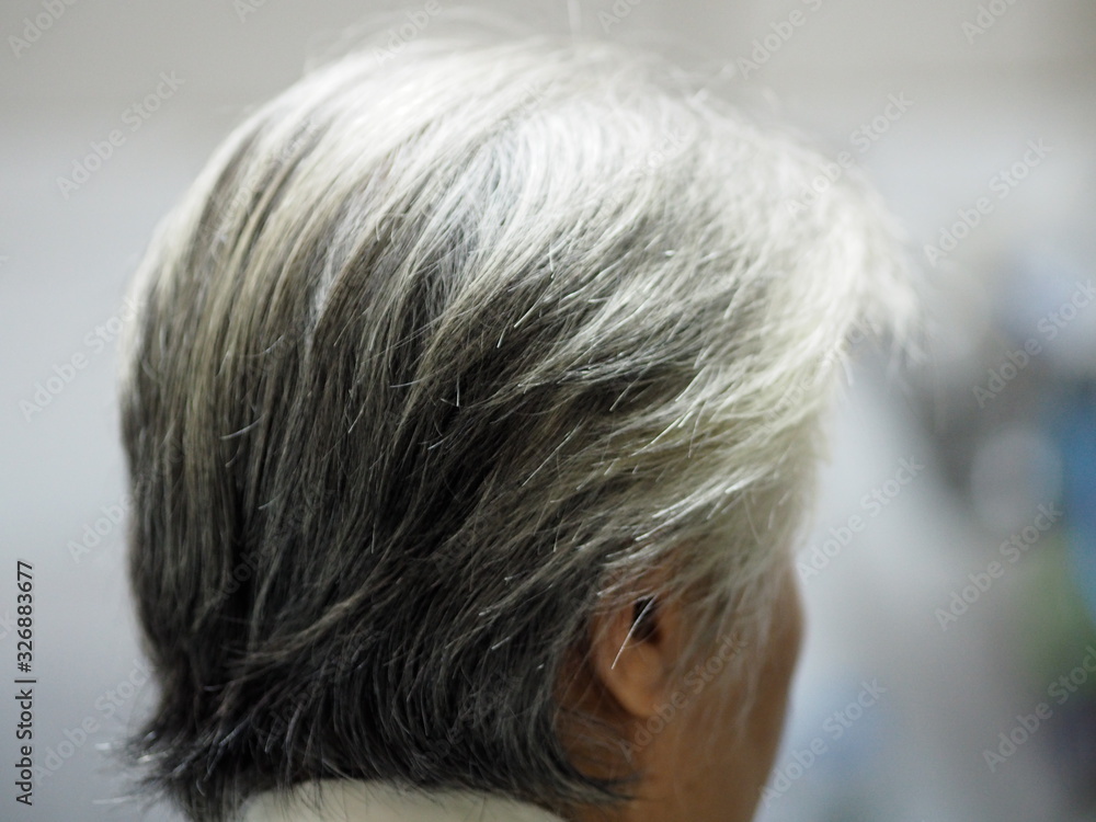 Gray hair, women become older, their hair on their head will become white Gray hair, women become older, their hair on their head will become white