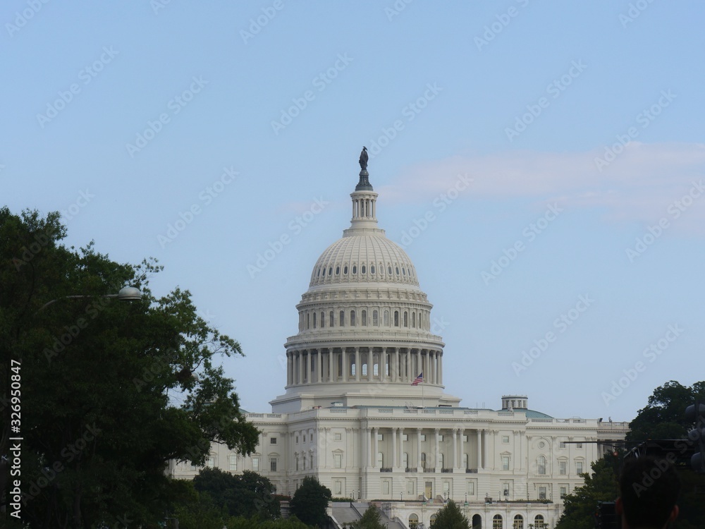 Naklejka premium Wide shot of the U.S. Congress Building a top attraction in Washington, D.C.