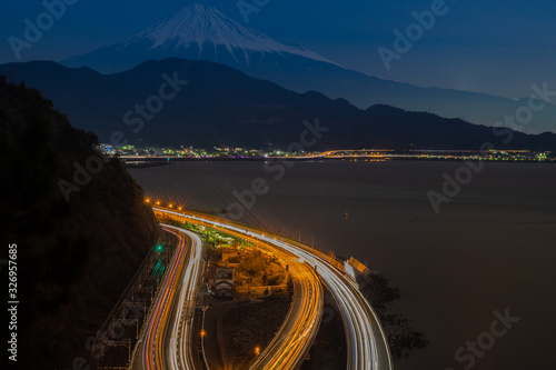 富士山と車の光線