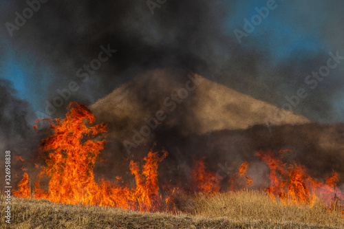 炎と火と富士山 © SUGICK
