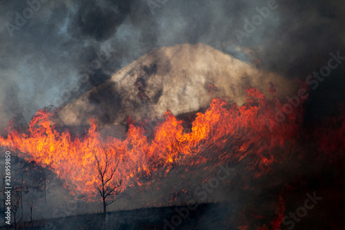 炎と火と富士山 © SUGICK