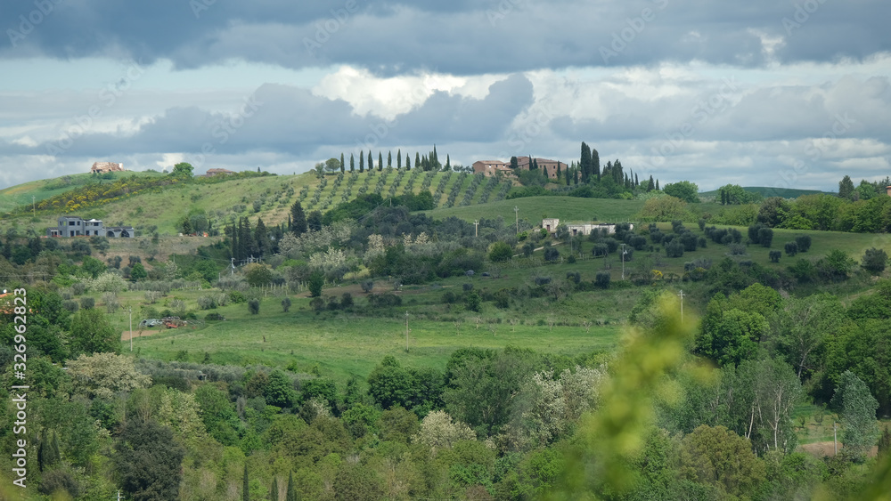 Obraz premium Panorama primaverile delle Crete Senesi a San Giovanni d'Asso