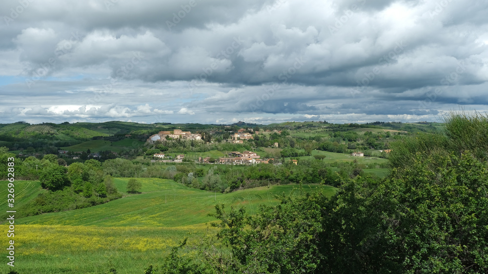 Panorama di San Giovanni d'Asso in provincia di Siena Panorama di San Giovanni d'Asso in provincia di Siena