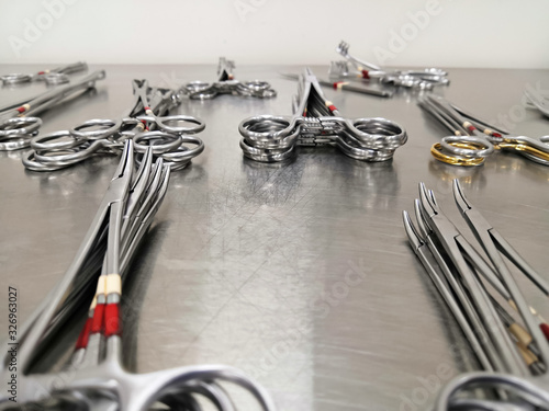 Artery Curved Forceps And Spencerwell Forceps photo