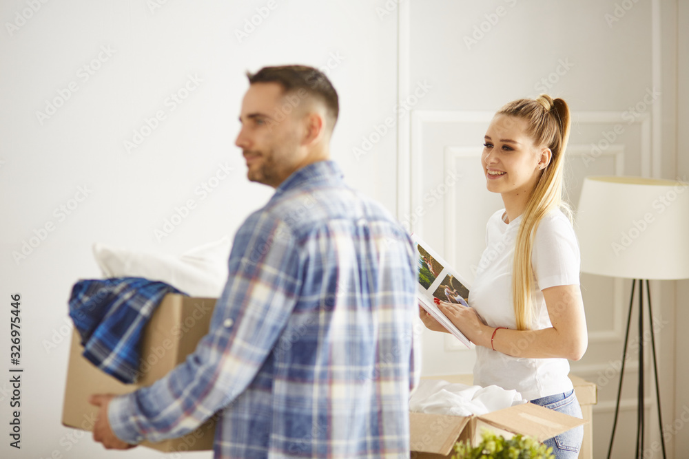 Fototapeta premium happy Young couple moving in new home