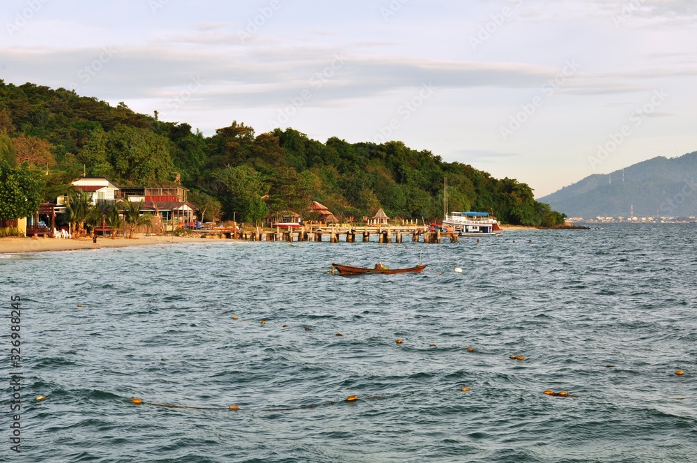 Obraz premium Sunrise view at the sea on Koh Samet