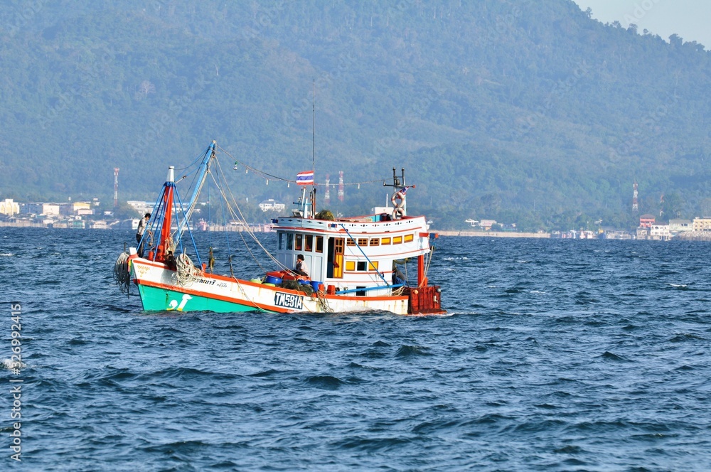 Sea views and fishing at the island's pier Sea views and fishing at the island's pier