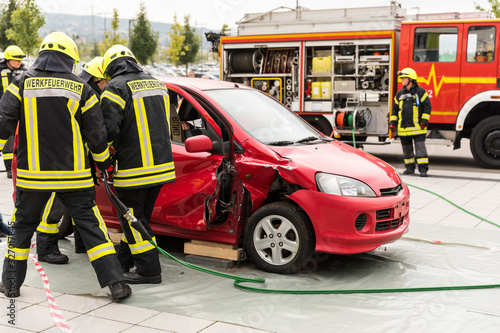 Werksfeuerwehr während einer Rettungsübung photo