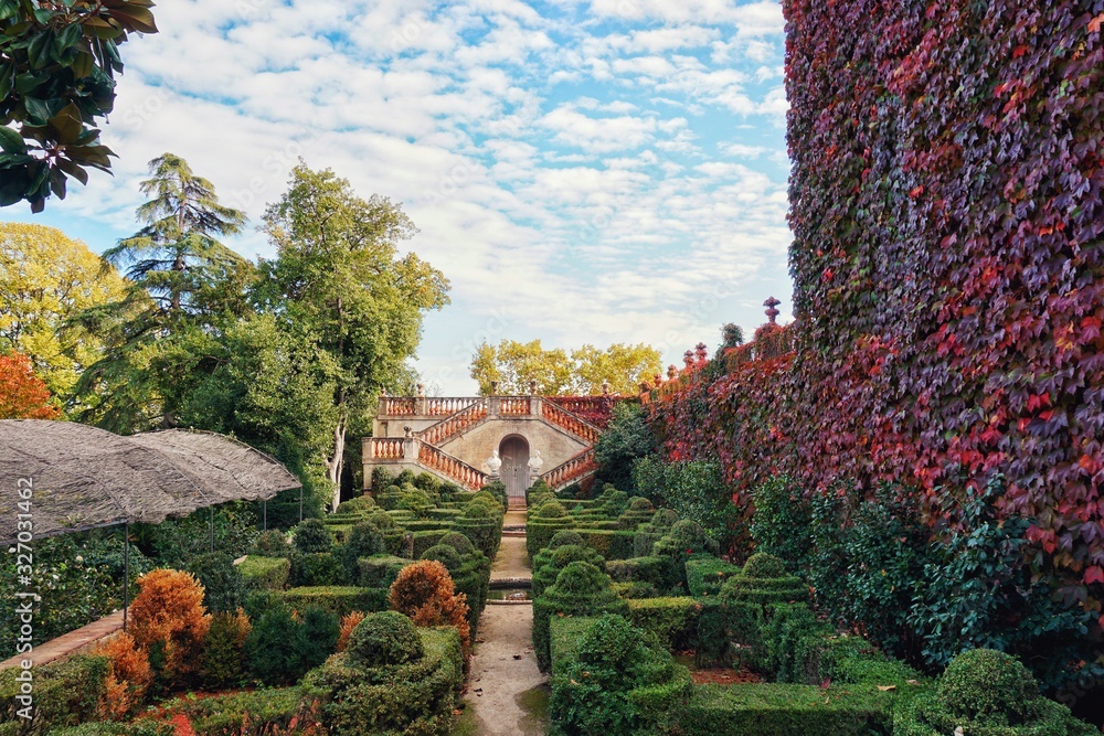 Φωτογραφία Beautiful photo of Labyrinth maze in Horta in Barcelona during a sunny day with