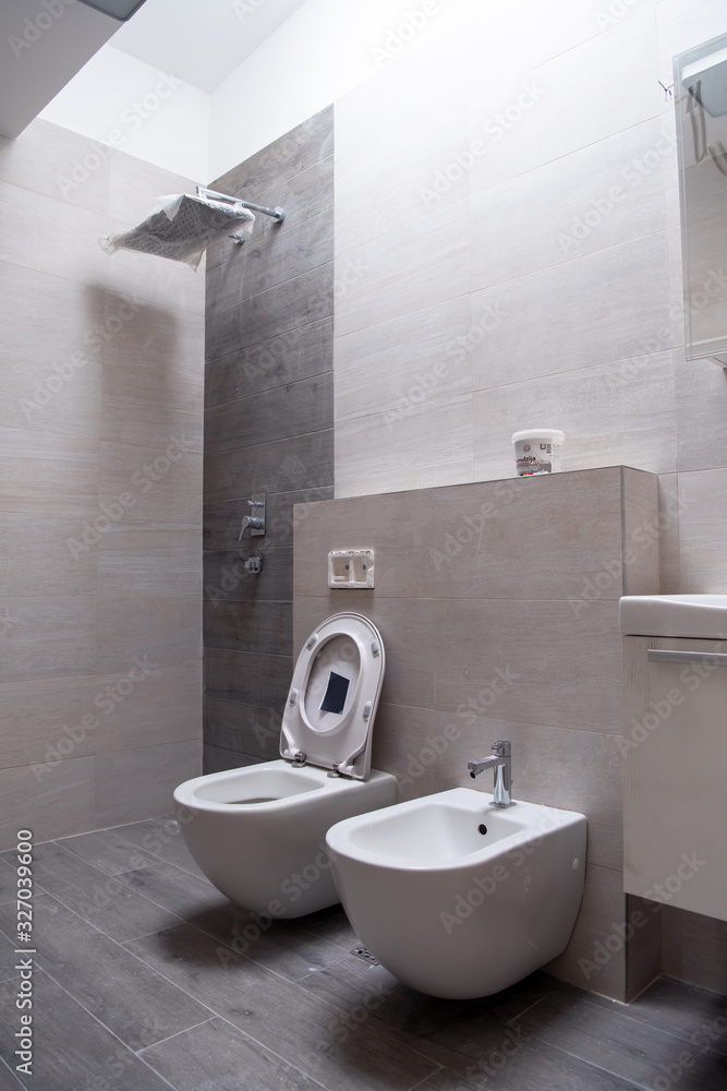 Fototapeta premium unfinished stylish bathroom interior